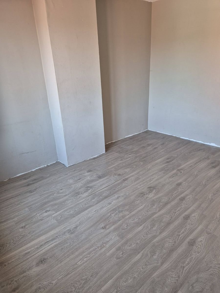 Slaapkamer helemaal leeg na de opruiming